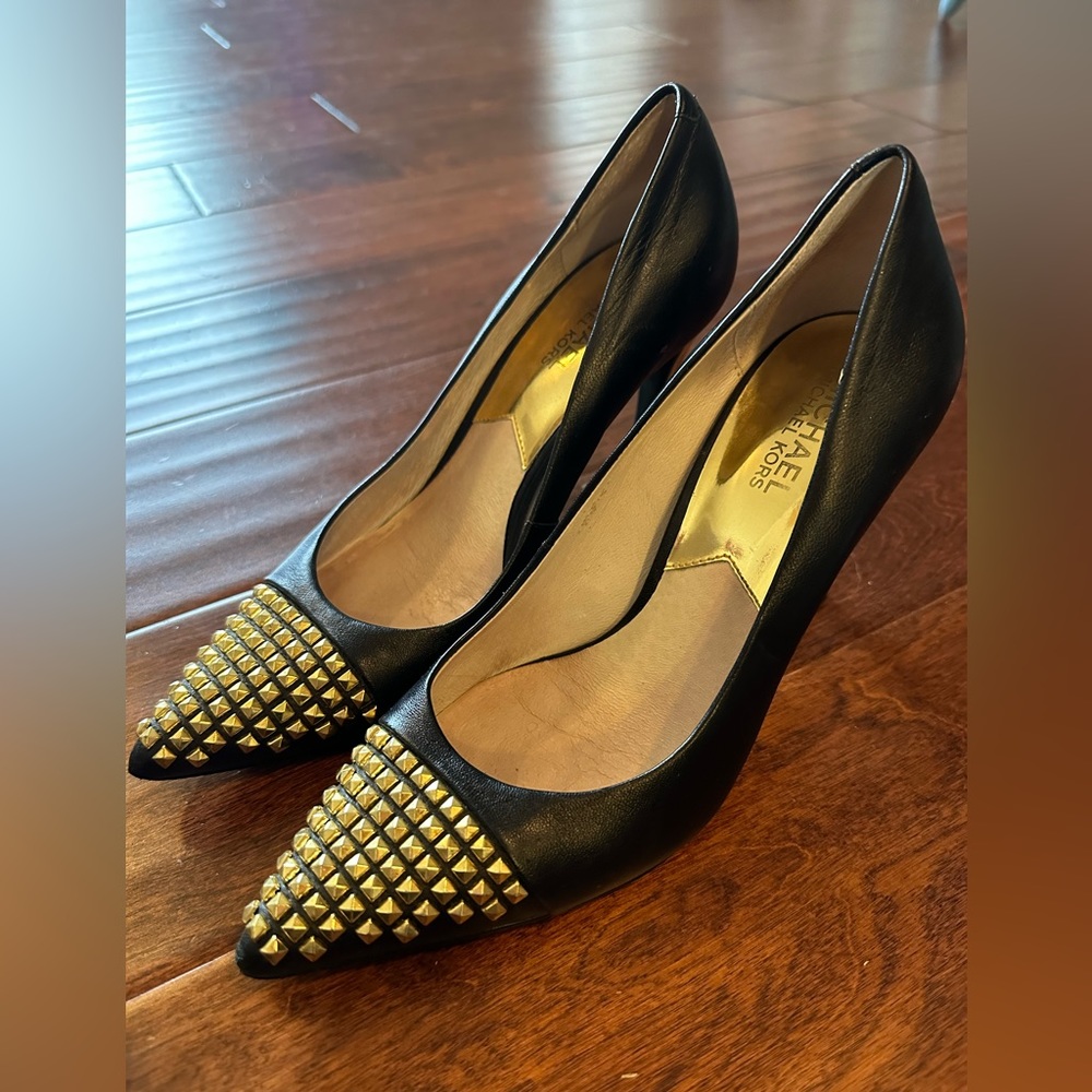 Michael kors pumps size 7